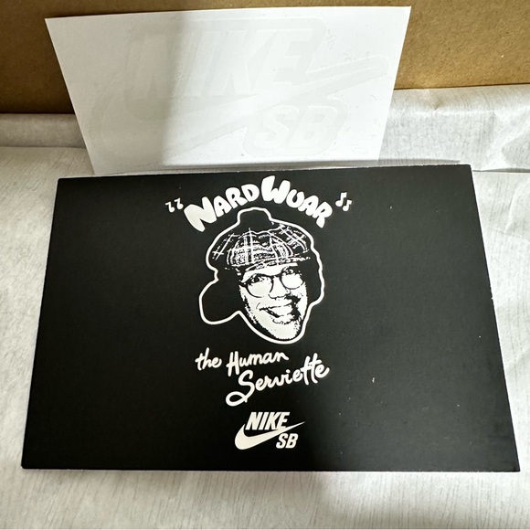 Nike SB Dunk Low ‘Nardwuar’ - SIZE 6.5 - Picture 10 of 14
